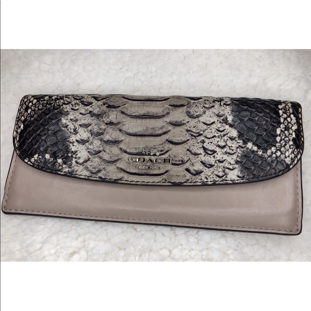 🖤Python Embroidered COACH Wallet🖤